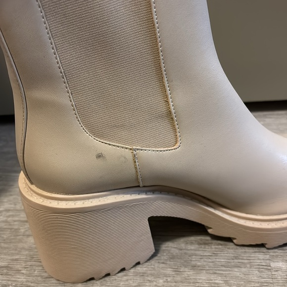 NWT Chunky heeled Chelsea boots - Picture 7 of 7